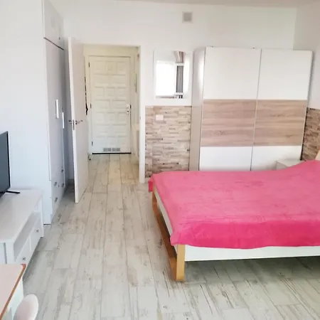 Designer 1 Bedroom White Tree 2 Minutes To The In The Center, Puerto De La Cruz, Tenerife Apartman