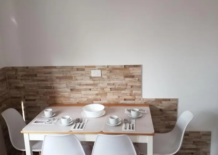 Designer 1 Bedroom White Tree 2 Minutes To The In The Center, Puerto De La Cruz, Tenerife Apartament *
