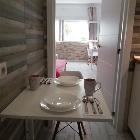 Designer 1 Bedroom White Tree 2 Minutes To The In The Center, Puerto De La Cruz, Tenerife Daire