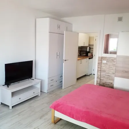 Designer 1 Bedroom White Tree 2 Minutes To The In The Center, Puerto De La Cruz, Tenerife 아파트 푸에르토 드 라 크루즈