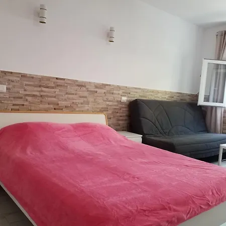 Designer 1 Bedroom White Tree 2 Minutes To The In The Center, Puerto De La Cruz, Tenerife 아파트 *