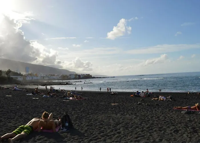 Designer 1 Bedroom White Tree 2 Minutes To The In The Center, Puerto De La Cruz, Tenerife *