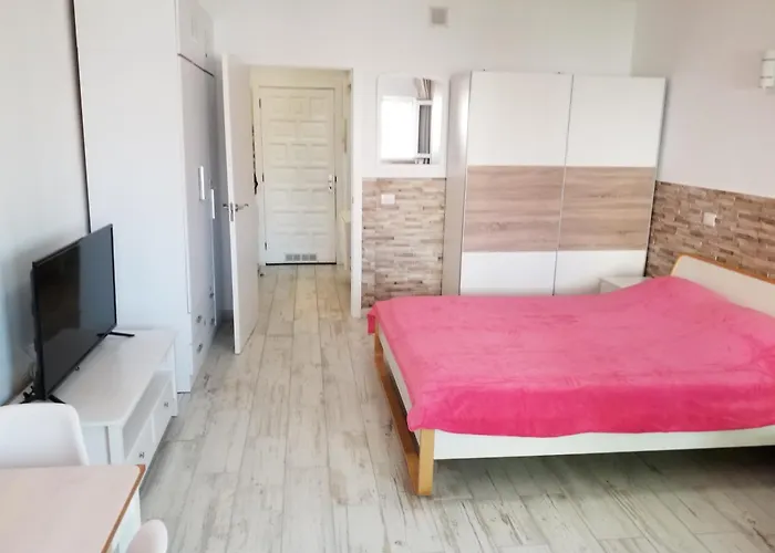 Designer 1 Bedroom White Tree 2 Minutes To The In The Center, Puerto De La Cruz, Tenerife 아파트
