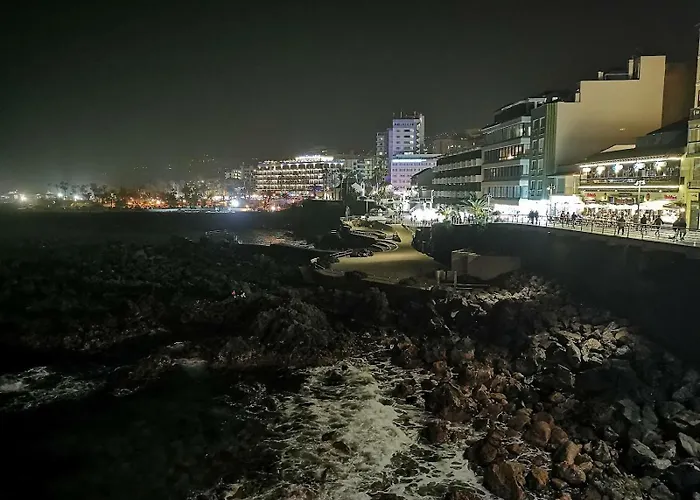 Designer 1 Bedroom White Tree 2 Minutes To The In The Center, Puerto De La Cruz, Tenerife