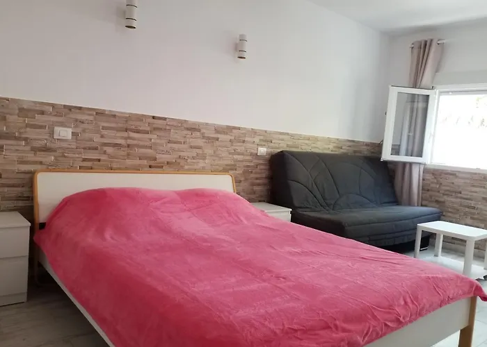 Designer 1 Bedroom White Tree 2 Minutes To The In The Center, Puerto De La Cruz, Tenerife Apartment *